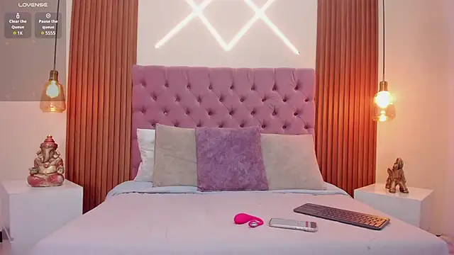 Snapshot of Sophia_turneer chatting on November 2025 10:48:02 PM Sophia turneer online show from November 2025 10:48:02 PM