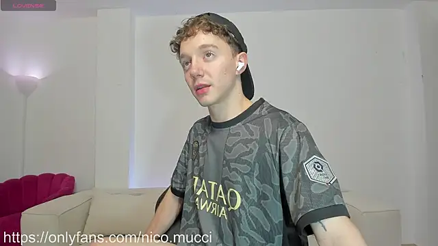 Snapshot of niico_18 chatting on December 2024 10:26:02 AM niico 18 online show from December 2024 10:26:02 AM