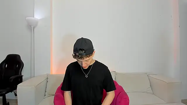 Snapshot of niico_18 chatting on February 2025 09:15:02 AM niico 18 online show from February 2025 09:15:02 AM