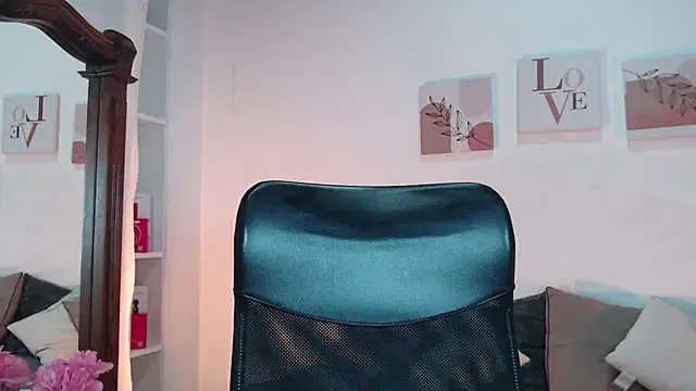 madisex s online show from September 2025 01:46:01 PM