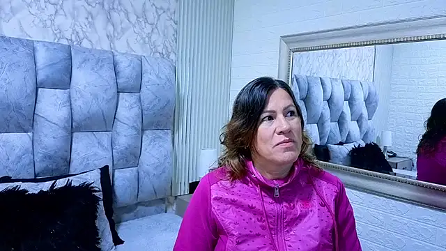 Snapshot of charlotte__G chatting on November 2025 11:42:02 AM charlotte G online show from November 2025 11:42:02 AM