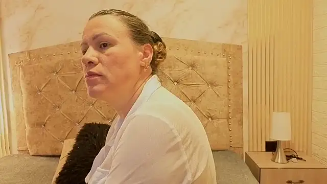 Snapshot of charlotte__G chatting on November 2025 11:32:02 AM charlotte G online show from November 2025 11:32:02 AM