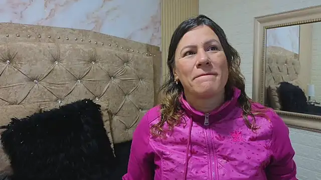 Snapshot of charlotte__G chatting on November 2025 10:37:01 AM charlotte G online show from November 2025 10:37:01 AM