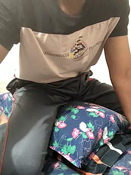 Snapshot of Zeuhorny chatting on March 2025 08:04:01 PM Zeuhorny online show from March 2025 08:04:01 PM