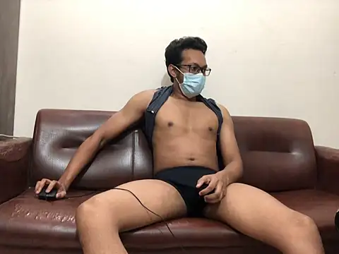 Snapshot of Zeuhorny chatting on October 2025 04:37:01 PM Zeuhorny online show from October 2025 04:37:01 PM