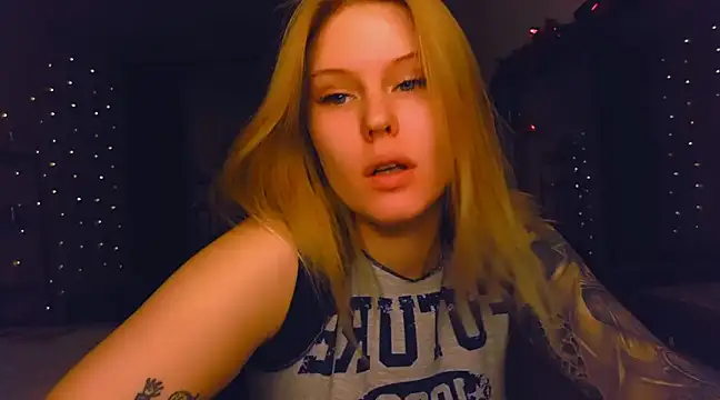 Snapshot of VoluptuousDreams chatting on December 2024 03:13:02 PM VoluptuousDreams online show from December 2024 03:13:02 PM