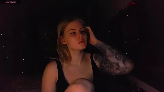 Snapshot of VoluptuousDreams chatting on February 2025 06:08:02 PM VoluptuousDreams online show from February 2025 06:08:02 PM