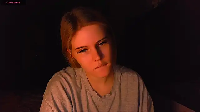 Snapshot of VoluptuousDreams chatting on February 2025 03:28:02 PM VoluptuousDreams online show from February 2025 03:28:02 PM