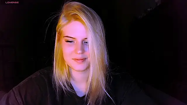 Snapshot of VoluptuousDreams chatting on March 2025 04:43:02 PM VoluptuousDreams online show from March 2025 04:43:02 PM