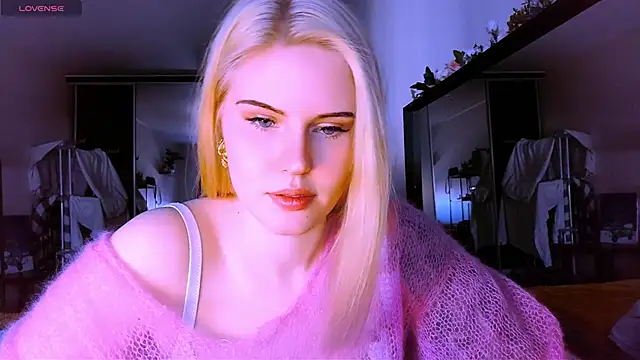 Snapshot of VoluptuousDreams chatting on March 2025 01:08:02 PM VoluptuousDreams online show from March 2025 01:08:02 PM