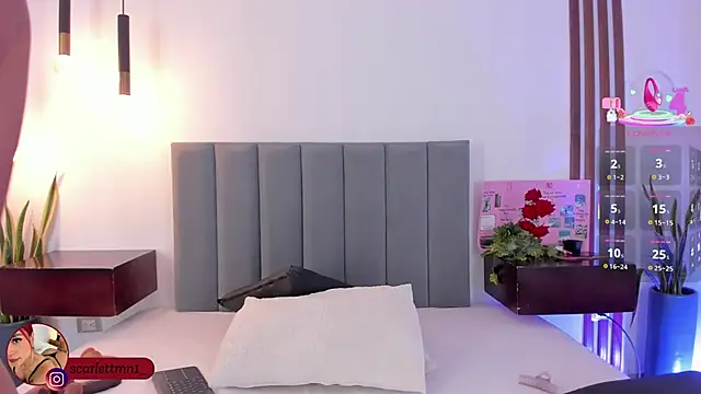 Scarlett Morgan  online show from October 2025 07:47:02 PM