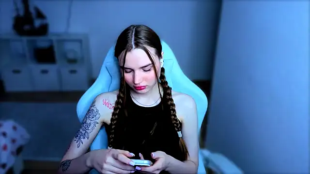 StellaLawless online show from November 2025 12:16:02 PM