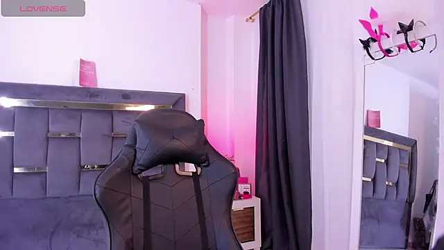 MarilynSmIith online show from December 2025 03:07:02 PM