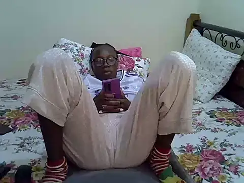 Snapshot of Sweet_Bear chatting on October 2025 05:25:01 PM Sweet Bear online show from October 2025 05:25:01 PM