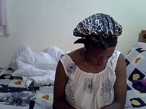 Snapshot of Sweet_Bear chatting on November 2025 01:37:01 AM Sweet Bear online show from November 2025 01:37:01 AM