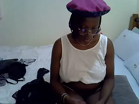 Snapshot of Sweet_Bear chatting on November 2025 04:17:01 PM Sweet Bear online show from November 2025 04:17:01 PM