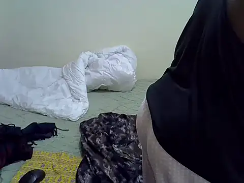 Snapshot of Sweet_Bear chatting on December 2025 06:59:02 PM Sweet Bear online show from December 2025 06:59:02 PM