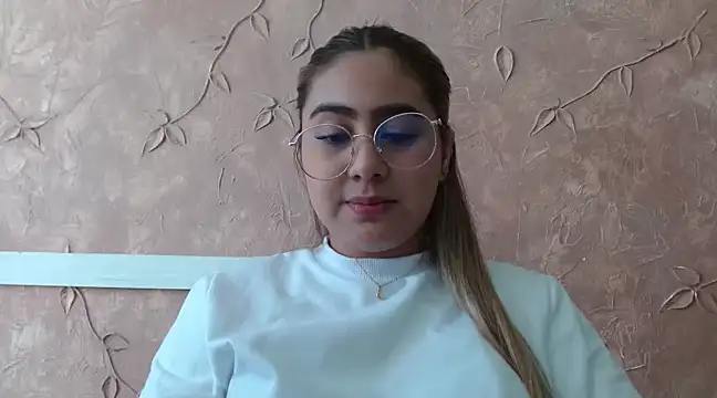 Snapshot of Miabonnett_ chatting on January 2025 04:15:01 PM Miabonnett online show from January 2025 04:15:01 PM