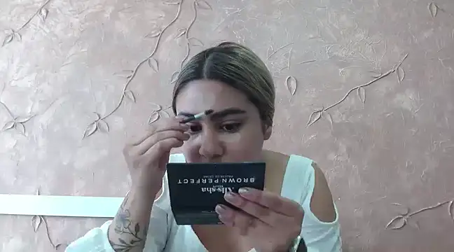 Snapshot of Miabonnett_ chatting on January 2025 01:08:02 PM Miabonnett online show from January 2025 01:08:02 PM