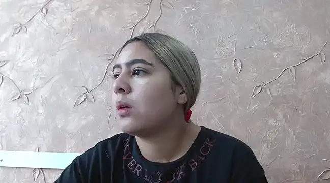 Snapshot of Miabonnett_ chatting on January 2025 01:41:01 PM Miabonnett online show from January 2025 01:41:01 PM