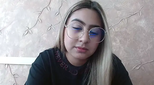 Snapshot of Miabonnett_ chatting on January 2025 04:43:02 PM Miabonnett online show from January 2025 04:43:02 PM