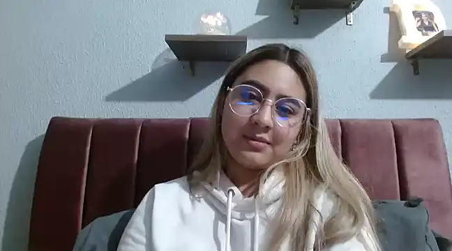 Snapshot of Miabonnett_ chatting on January 2025 12:22:02 AM Miabonnett online show from January 2025 12:22:02 AM