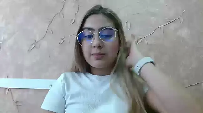 Snapshot of Miabonnett_ chatting on January 2025 04:06:01 PM Miabonnett online show from January 2025 04:06:01 PM