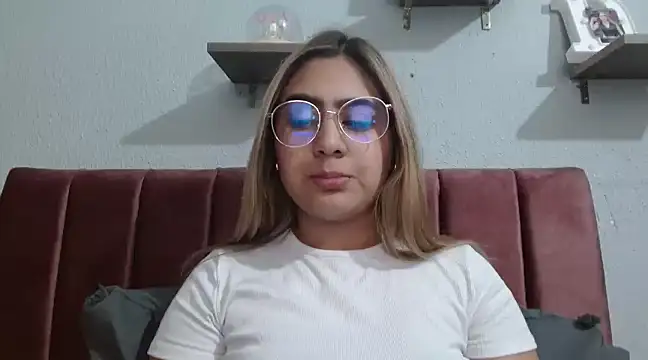 Snapshot of Miabonnett_ chatting on January 2025 10:10:01 PM Miabonnett online show from January 2025 10:10:01 PM