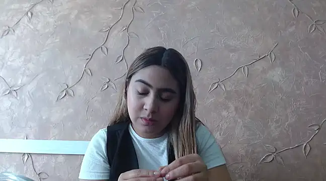 Snapshot of Miabonnett_ chatting on February 2025 01:16:02 PM Miabonnett online show from February 2025 01:16:02 PM