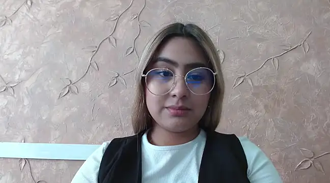 Snapshot of Miabonnett_ chatting on February 2025 04:18:02 PM Miabonnett online show from February 2025 04:18:02 PM