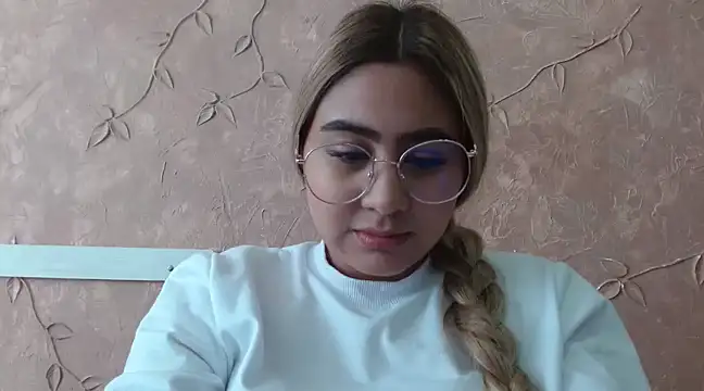 Snapshot of Miabonnett_ chatting on February 2025 03:52:02 PM Miabonnett online show from February 2025 03:52:02 PM