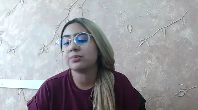 Snapshot of Miabonnett_ chatting on February 2025 07:07:01 PM Miabonnett online show from February 2025 07:07:01 PM