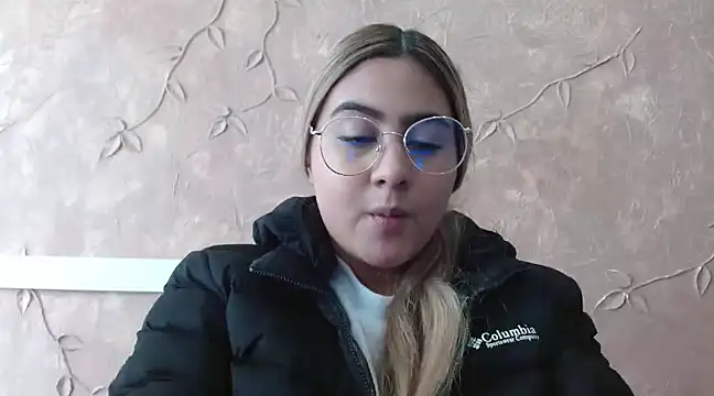 Snapshot of Miabonnett_ chatting on February 2025 01:46:01 PM Miabonnett online show from February 2025 01:46:01 PM