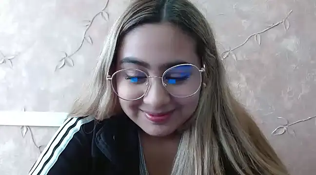 Snapshot of Miabonnett_ chatting on February 2025 04:04:01 PM Miabonnett online show from February 2025 04:04:01 PM