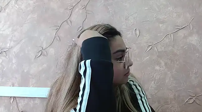 Snapshot of Miabonnett_ chatting on February 2025 07:07:01 PM Miabonnett online show from February 2025 07:07:01 PM