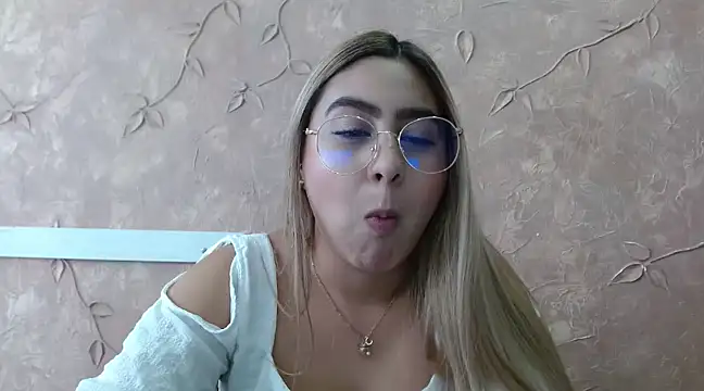 Snapshot of Miabonnett_ chatting on February 2025 04:13:02 PM Miabonnett online show from February 2025 04:13:02 PM