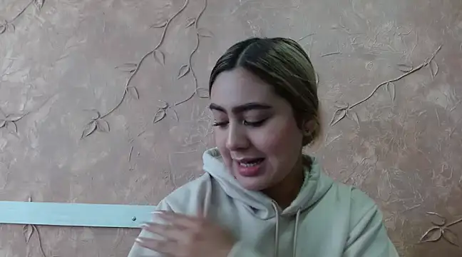 Snapshot of Miabonnett_ chatting on February 2025 01:15:02 PM Miabonnett online show from February 2025 01:15:02 PM