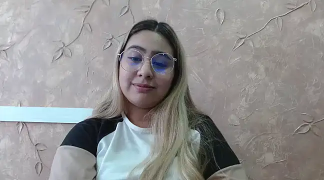 Snapshot of Miabonnett_ chatting on February 2025 06:10:02 PM Miabonnett online show from February 2025 06:10:02 PM