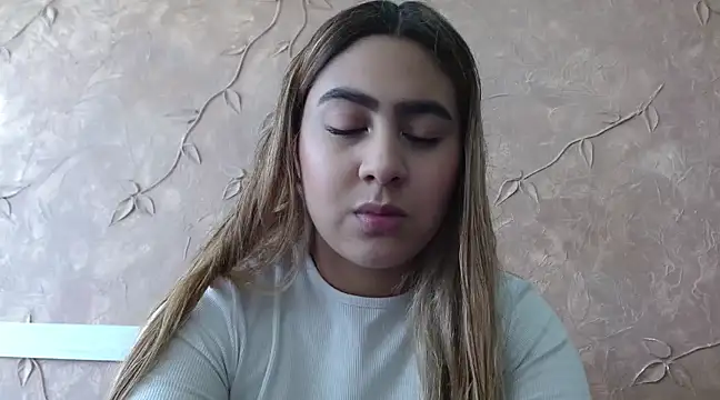 Snapshot of Miabonnett_ chatting on February 2025 12:06:02 PM Miabonnett online show from February 2025 12:06:02 PM