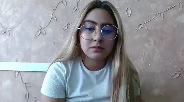 Snapshot of Miabonnett_ chatting on February 2025 03:10:02 PM Miabonnett online show from February 2025 03:10:02 PM