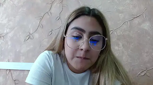 Snapshot of Miabonnett_ chatting on February 2025 06:15:02 PM Miabonnett online show from February 2025 06:15:02 PM