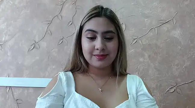 Snapshot of Miabonnett_ chatting on February 2025 03:14:02 PM Miabonnett online show from February 2025 03:14:02 PM