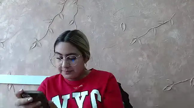 Snapshot of Miabonnett_ chatting on February 2025 06:15:02 PM Miabonnett online show from February 2025 06:15:02 PM