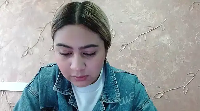 Snapshot of Miabonnett_ chatting on February 2025 12:03:02 PM Miabonnett online show from February 2025 12:03:02 PM