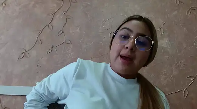 Snapshot of Miabonnett_ chatting on February 2025 06:09:02 PM Miabonnett online show from February 2025 06:09:02 PM