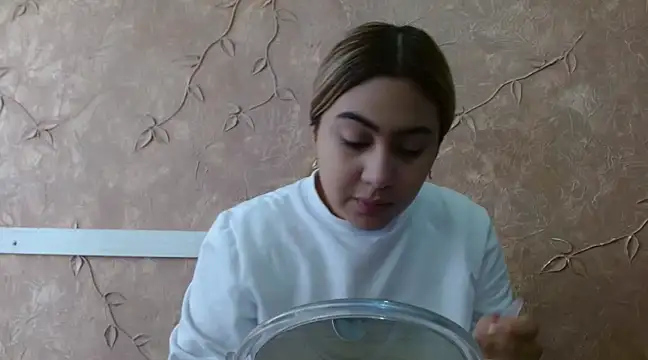 Snapshot of Miabonnett_ chatting on March 2025 12:05:02 PM Miabonnett online show from March 2025 12:05:02 PM