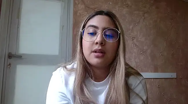 Snapshot of Miabonnett_ chatting on March 2025 03:09:02 PM Miabonnett online show from March 2025 03:09:02 PM