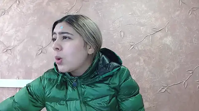 Snapshot of Miabonnett_ chatting on March 2025 12:12:01 PM Miabonnett online show from March 2025 12:12:01 PM