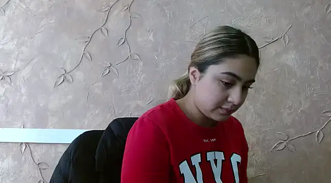 Snapshot of Miabonnett_ chatting on March 2025 12:06:02 PM Miabonnett online show from March 2025 12:06:02 PM