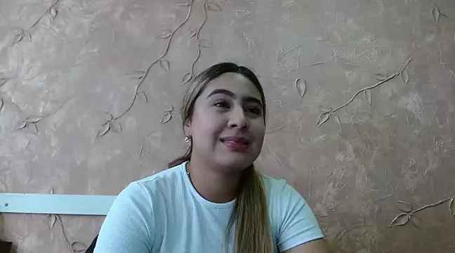 Snapshot of Miabonnett_ chatting on March 2025 06:18:01 PM Miabonnett online show from March 2025 06:18:01 PM